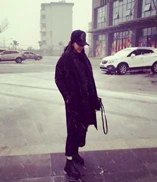 Trong ca làm việc Hải Yến luôn nghiêm túc trong bộ đồng phục ngành đường sắt nhưng khi kết thúc ca, cô bạn này trở về với cuộc sống thường ngày là một cô gái trẻ trung, năng động, đam mê nhảy, thích chơi game và một số sở thích rất nữ tính.