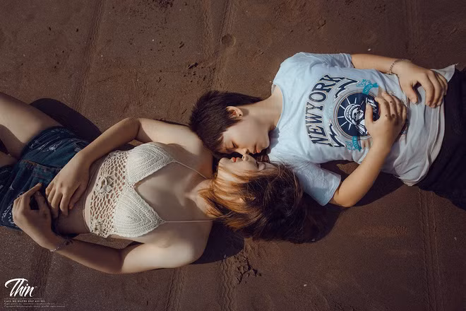 Sau khi nhiều nhận được nhiều lời nhận xét của mọi người, nhân vật “nam chính” trong bộ ảnh đồng tính, Lương Thủy cũng không ngần ngại nói ra những chia sẻ của bản thân với những búa rìu dư luận.