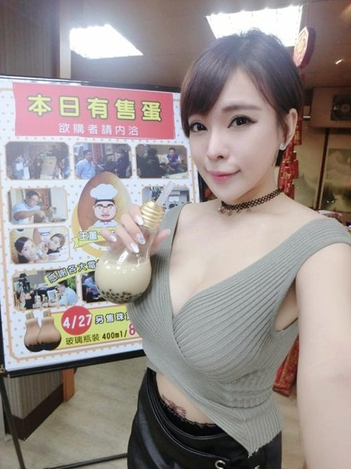 Cô gái này xuất hiện trên mạng xã hội Trung Quốc với cái tên Jocelyn Kao hay Ngưu Nãi Nhi và đang thu hút được rất nhiều sự quan tâm từ cư dân mạng.