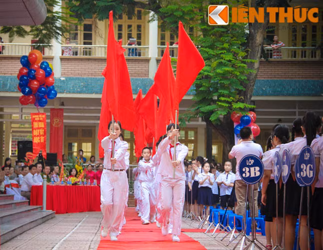 Hinh anh Khai giang Nam hoc moi an tuong o Tieu hoc Nghia Tan-Hinh-2