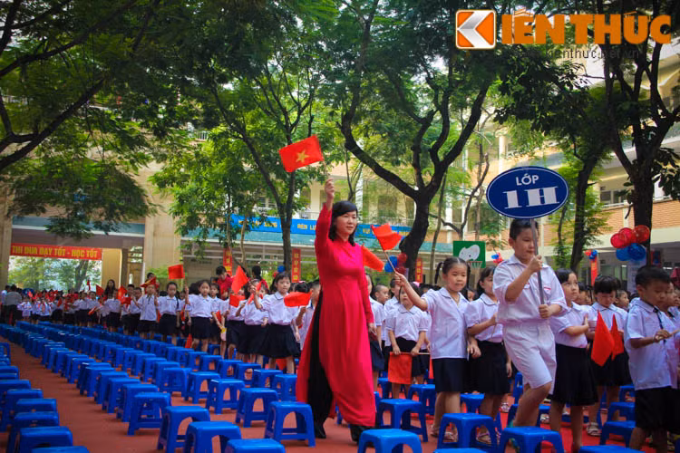 Hinh anh Khai giang Nam hoc moi an tuong o Tieu hoc Nghia Tan-Hinh-6