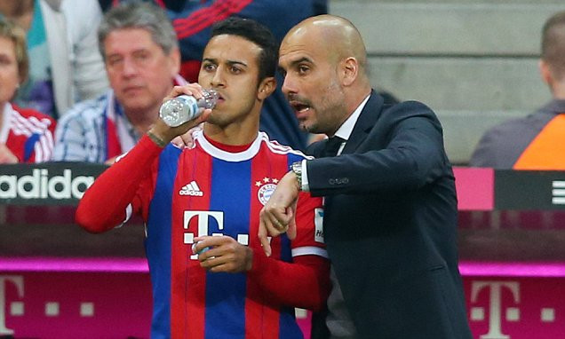 Guardiola đã nhắm đến trò cũ Thiago Alcantara cho vị trí tiền vệ trung tâm của Man City sau cú ngã tại cúp C1 châu Âu.