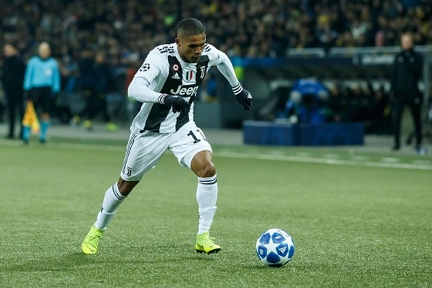 Chuyển nhượng bóng đá từ Manchester Everning News, M.U đã đặt lên bàn đàm phán số tiền 54 triệu bảng Anh để thuyết phục Juventus nhả cầu thủ chạy cánh Douglas Costa.