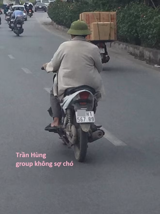 Những biển số xe siêu đẹp khi đi đường cũng nhận về nhiều sự chú ý hơn. Ai cũng xuýt xoa khi gặp "biển số khủng" di chuyển.