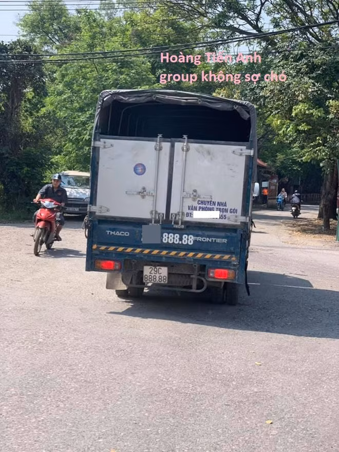 Chỉ là xe tải thôi mà! có cần biển khủng với 5 số 8 như vậy không.