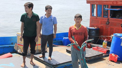 Ngư dân liên tiếp bị Trung Quốc uy hiếp ở Hoàng Sa - Hình 3 Ngu dan lien tiep bi Trung Quoc uy hiep o Hoang Sa-Hinh-3