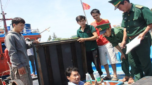 Ngư dân liên tiếp bị Trung Quốc uy hiếp ở Hoàng Sa - Hình 2 Ngu dan lien tiep bi Trung Quoc uy hiep o Hoang Sa-Hinh-2