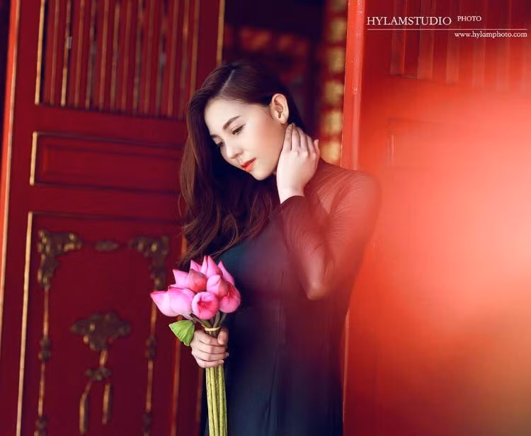 Cô gái sinh ra và lớn lên ở Cần Thơ này không còn quá xa lạ với những cư dân mạng khi mới đây cô từng được chọn là đại sứ thể thao cho tỉnh Cần Thơ tại các giải đấu được tổ chức ở vùng đất miền tây này.