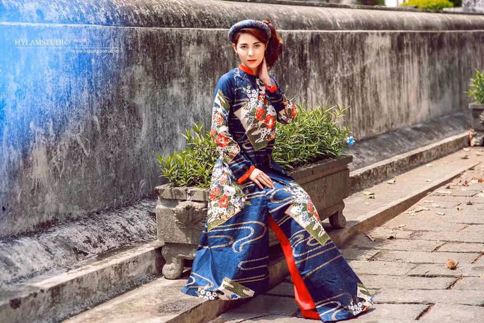 Cô nàng xinh đẹp Candy Bảo Hòa tên thật là Nguyễn Thị Kim Ngân sinh ra tại vùng gạo trắng nước trong Cần Thơ. Sau đó, cô đã hiện đang lập nghiệp tại Sài Gòn trên cương vị kinh doanh và người mẫu ảnh.