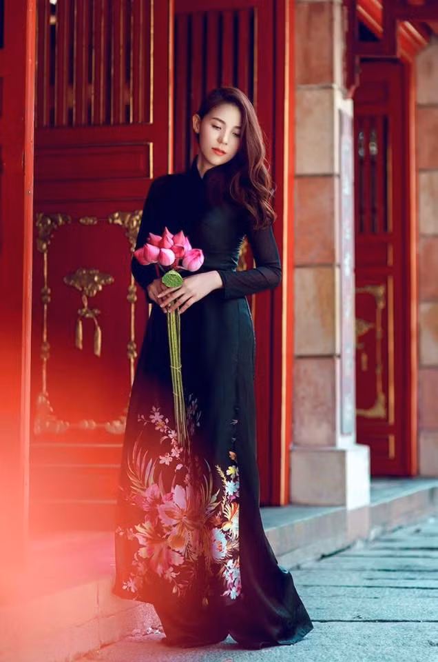 Chưa dừng lại ở đó, năm 2015 là một năm vô cùng thành công trên con đường nhan sắc của Candy Bảo Hoa khi cô đã lọt tới top 10 cuộc thi sắc đẹp Miss Sunplay. Một cuộc thi danh tiếng thu hút được nhiều gương mặt tài năng tới tham dự.