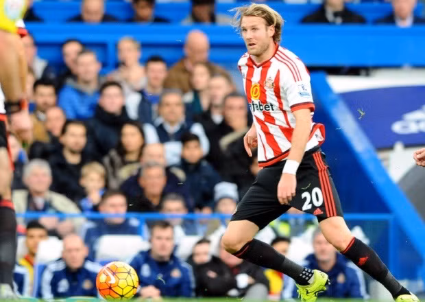 Sau 45 phút, Toivonen đã phải rời sân do màn trình diễn cực kỳ kém cỏi trong trận thua 1-3 của Sunderland trước Chelsea.