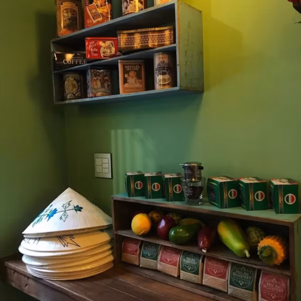 Với tất cả những điều tuyệt vời trên, quán cafe mang phong cách Việt tại Hàn Quốc khiến giới trẻ bản địa tò mò tìm hiểu.