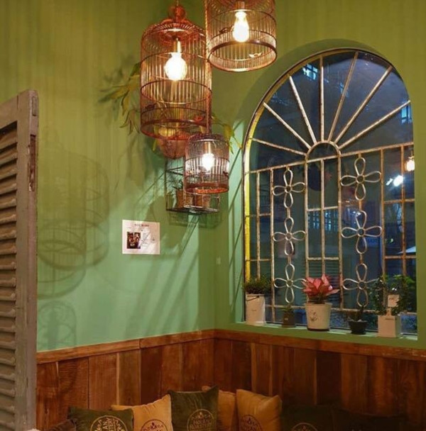 Điều đặc biệt là quán cafe Hội An Roastery vẫn theo những đồ uống quen thuộc của người Việt như sinh tố dừa, cà phê sữa đá, cà phê cốt dừa,…