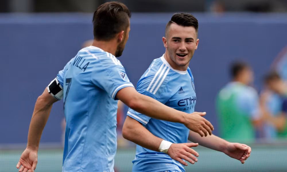 M.U tranh sao trẻ với Man City: M.U đang quan tâm đến việc giành tiền vệ Jack Harrison của New York City. Cầu thủ 20 tuổi này từng là một trong những học viên nổi tiếng của M.U cùng với Marcus Rashford. Tuy nhiên, anh đã ra đi vào lúc 14 tuổi khi không nhìn thấy tương lai tại Old Trafford.