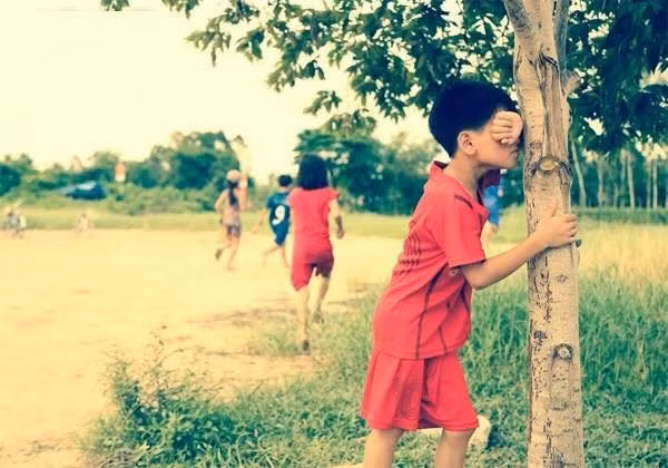 Thời buổi hiện đại, giới trẻ ngày nay dường như chỉ thích thú với những trò game đầy màu sắc, âm thanh sống động và dần lãng quên những trò chơi đã đi cùng năm tháng, đặc biệt là của thế hệ 8X, 9X.