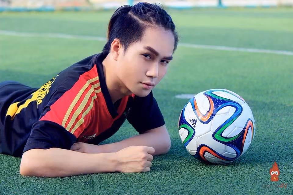 Sau scandal đó, Quân Kul gần như mất tích trên mạng xã hội và theo tiết lộ của anh chàng này thì anh đang tập trung cho việc kinh doanh của mình.