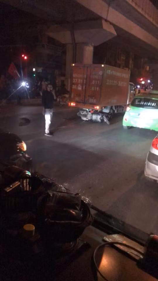 Nickname Hoàng Phan bình luận: "Bây giờ ra đường đi bão đúng kiểu theo phong trào. Chỉ cần có lý do để ra đường thể hiện. Mình không đả kích việc xuống đường ăn mừng nhưng có nhiều thành phần mượn vào cơ này để ra đường nẹt bô, còi inh ỏi và lái xe rất thiếu trách nhiệm".