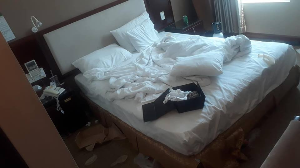 Nhìn những căn phòng như này thì chẳng giống khách sạn chút nào mà nó giống 1 căn phòng của một chủ nhà ở bẩn nào đó.