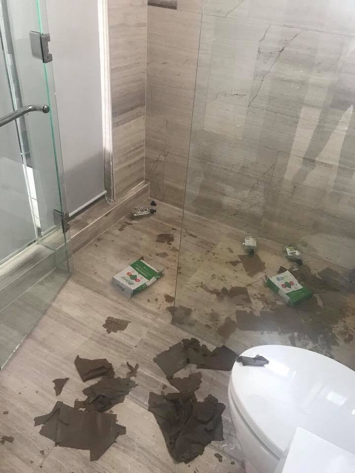 Phía dưới phần bình, rất nhiều người cũng làm nghề liên quan tới khách sạn để lại hình ảnh của những căn phòng 'khó quên'' khiến ai cũng lắc đầu ngao ngán.