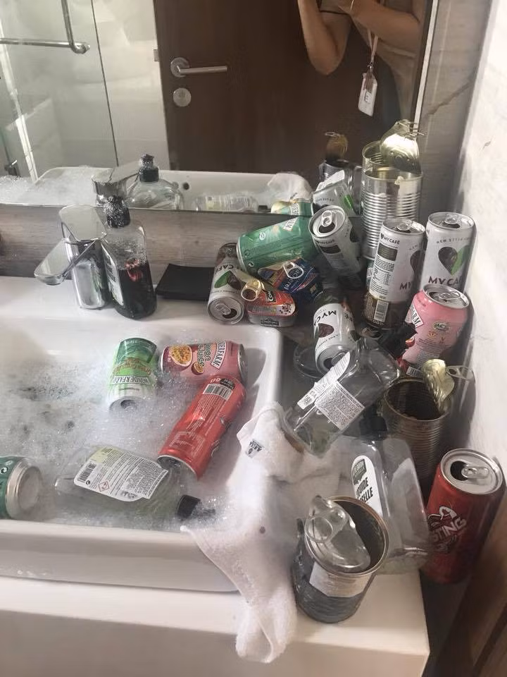 CDM 'keu um” voi nhung vi khach vao khach san de boi ban