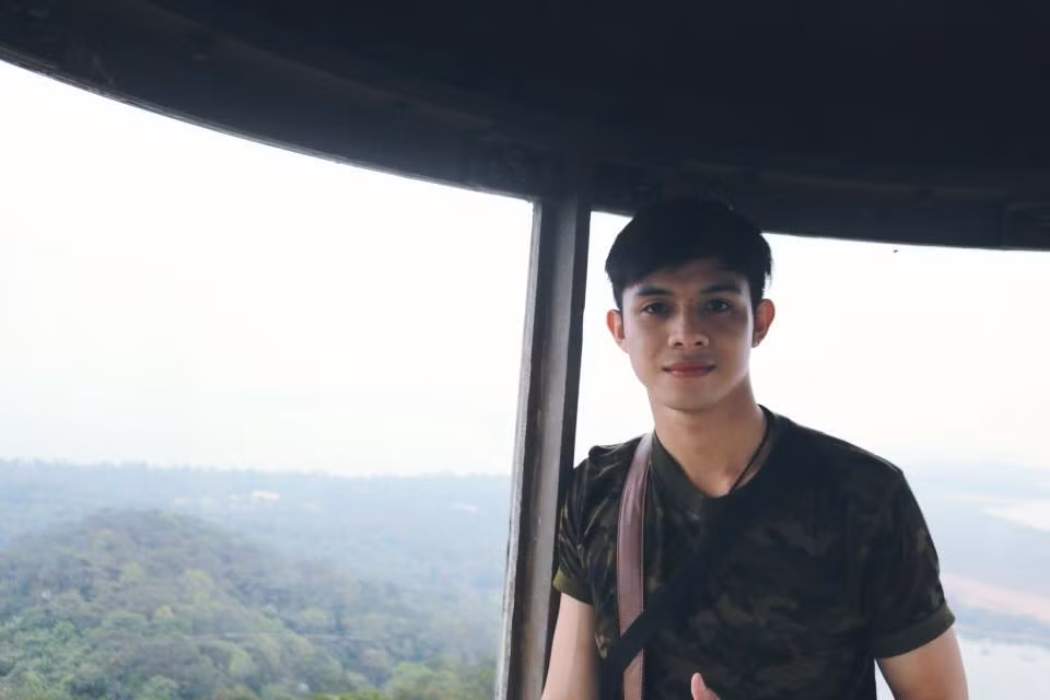 Bên cạnh đó, anh chàng du học sinh này cũng tranh thủ thời gian học tập tại Việt Nam để đi khám phá văn hóa và đặc sản tại các vùng miền của dải đất hình chữ S.