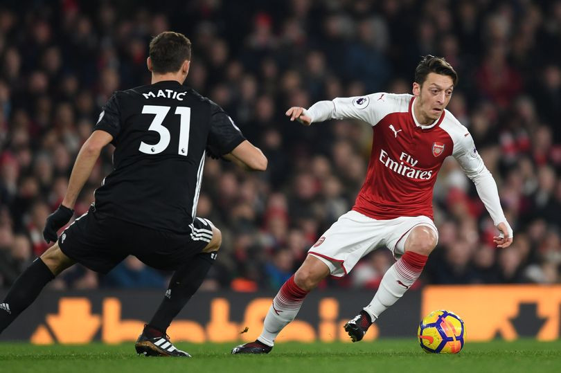 Dù được Man Utd quan tâm, Ozil vẫn tỏ ra khá hững hờ. Tờ ESPN cho biết Ozil đã chọn ở lại Arsenal và sẽ chiến đấu cho vị trí chính thức của mình.