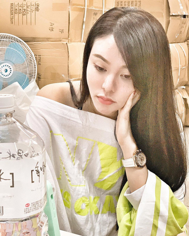 Tuy nhiên, dù ra sao đi chăng nữa Đại Bình Nhi vẫn khiến dân mạng phải điêu đứng vì vóc dáng chuẩn và gương mặt "nét căng".