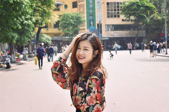 Theo nhận xét của học sinh, nữ giảng viên B.H là người hài hước và hiền lành. Triết học là môn tương đối khó hiểu, nhưng cô lại có cách dạy khá hiệu quả khi đưa ra nhiều dẫn chứng, minh họa dễ hiểu, dễ học.