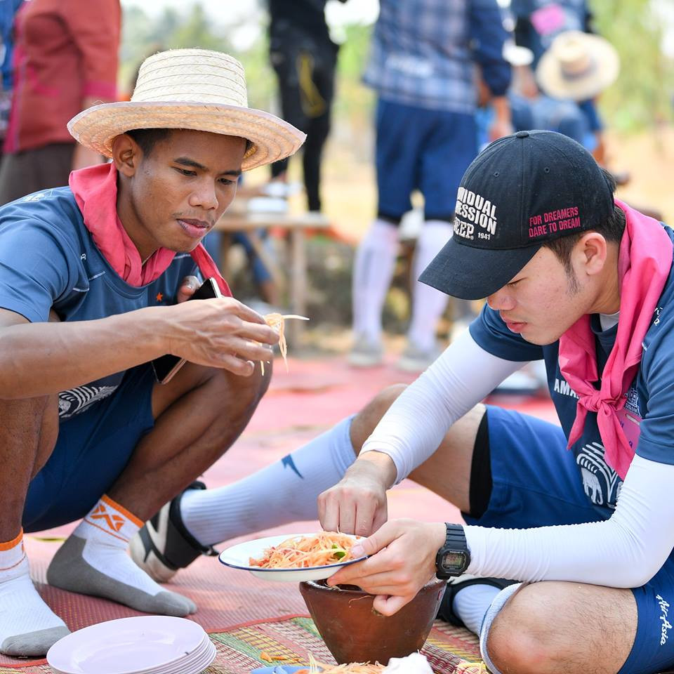 Các hoạt động này không chỉ góp phần tăng cường tinh thần đoàn kết, làm việc nhóm giữa các cầu thủ trước khi thi đấu với nhau trên sân, mà còn đào tạo thêm nhiều kỹ năng mềm, kỹ năng sinh tồn trong những điều kiện sinh hoạt không thuận lợi.