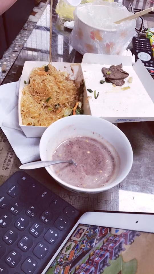 Được thử một lần nhưng nàng dâu ngoại quốc đã nghiện món chấm truyền thống của Việt Nam.