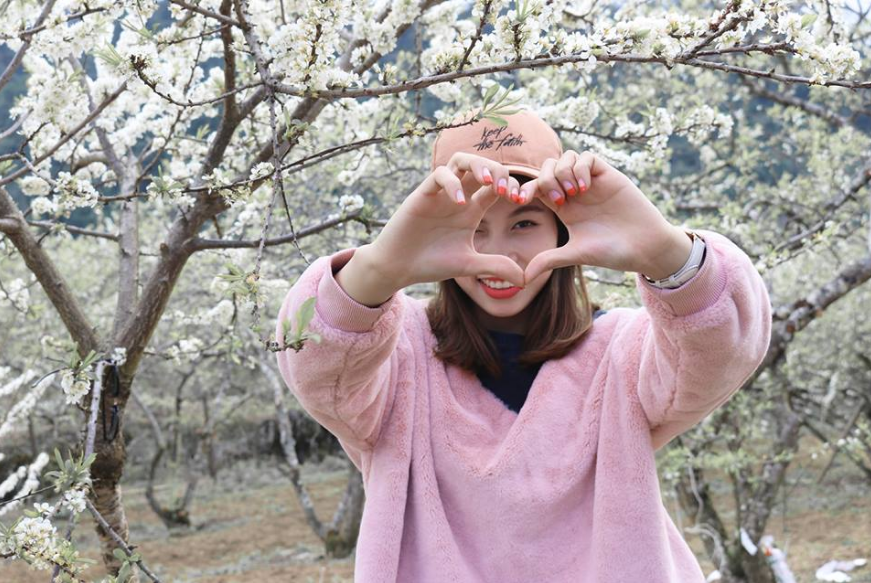 Sau ba ngày thấy nhà đó đóng cửa, mình nghĩ họ chuyển trọ nơi khác nên gỡ lá thư ra rồi về đăng kí 3G dùng tạm. Sau khi đi tập, đi ăn uống về thì wifi kết nối, điện nhà đó lại sáng và lá thư vẫn ở trong phòng. Mình biết phải làm gì đây?". Huệ Nguyễn kể thêm về câu chuyện của mình.