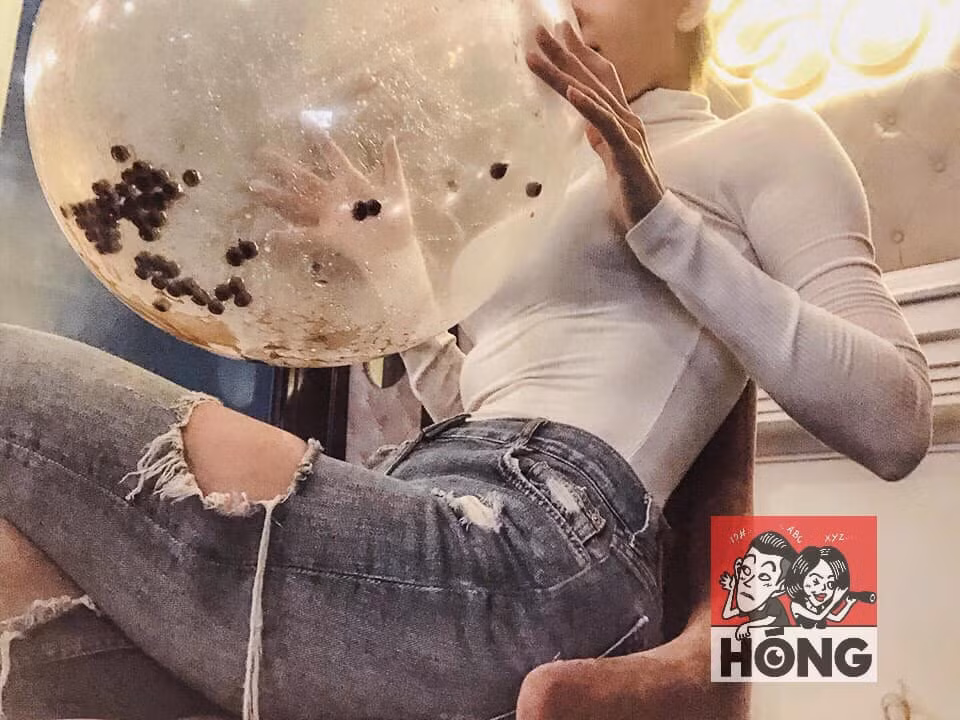 Thổi bóng cũng phải có trân châu đen mới chịu.