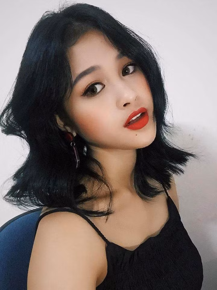 Kiều Phạm tên đầy đủ là Phạm Thị Thu Kiều (SN 1996) đến từ Lạng Sơn. Hiện tại, hot girl 9x xinh đẹp vừa tốt nghiệp Cao đẳng nghệ thuật Hà Nội và đang học liên thông tại trường Đại học Văn hóa Nghệ thuật Quân đội, khoa thanh nhạc.