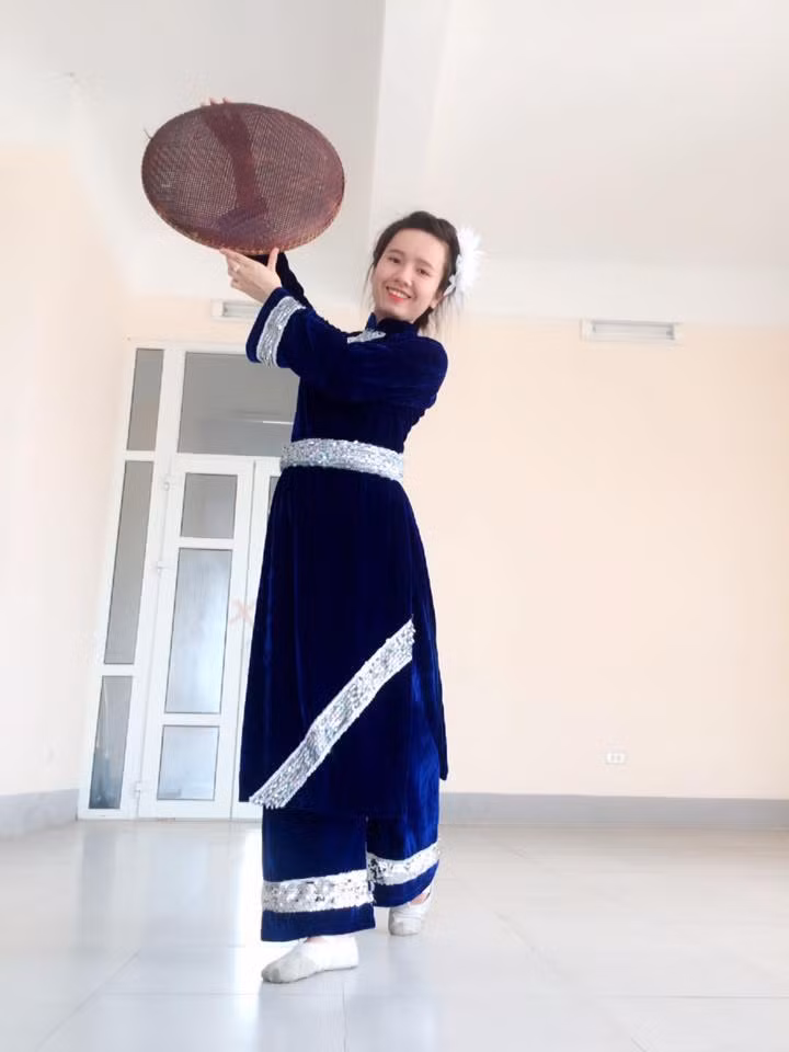 Tâm sự về ngã rẽ cuộc đời mình, Thanh Minh nói: "Trước khi làm hồ sơ thi đại học em đã phân vân giữa thi vào ngành An Ninh và theo trường múa. Nhưng vì tính cách là 1 người hướng nội nên em không muốn đi xa gia đình để theo ngành An Ninh. Thêm nữa mẹ em không muốn con gái dặm trường và ngành Công an có nhiều sự phức tạp nên em đã quyết định thi vào ngành Mầm Non theo đúng sở thích của em và cũng là định hướng của mẹ".