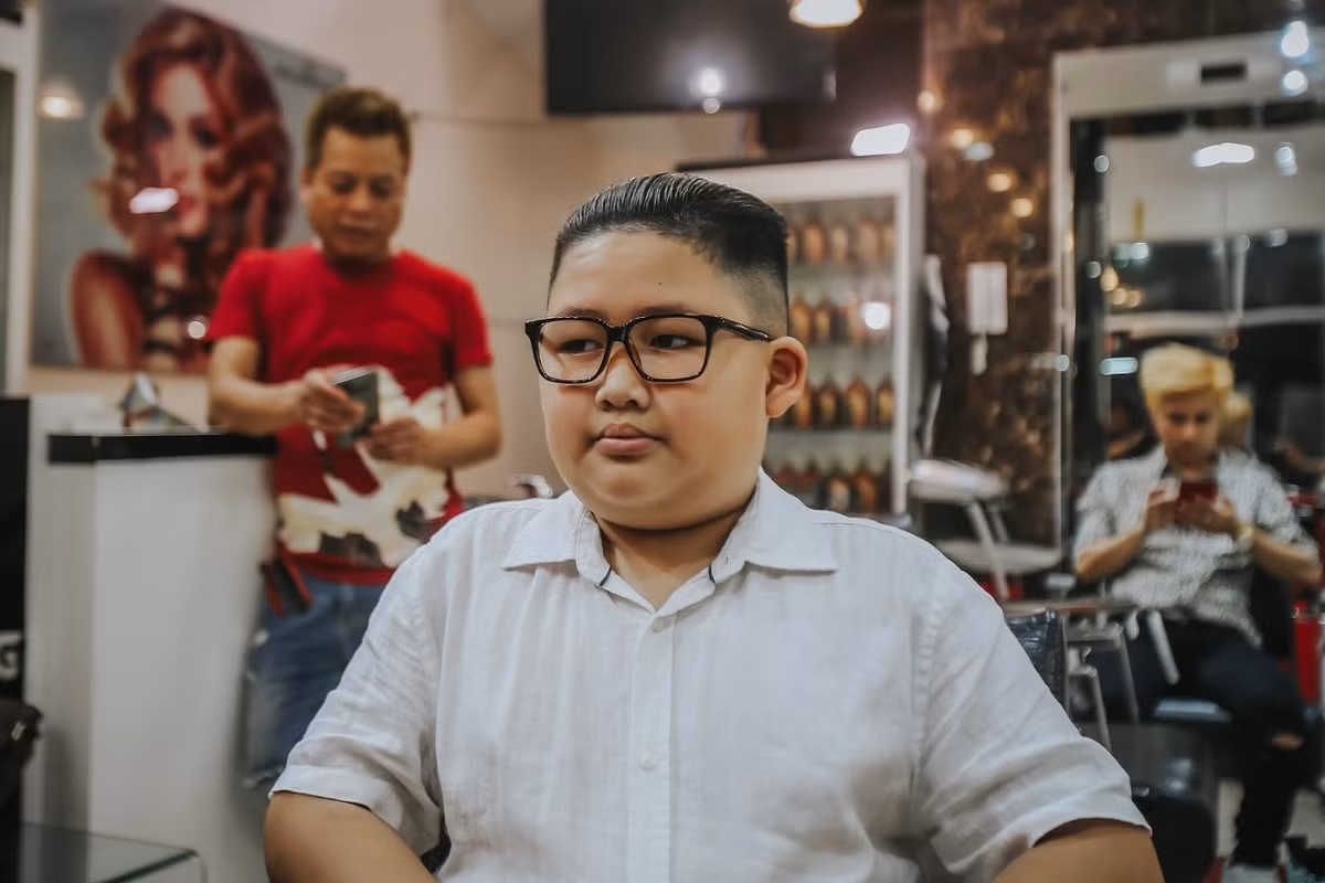 Sau khi bị nhiều người chú ý với khuôn mặt cũng như kiểu tóc giống nhà lãnh đạo Triều Tiên, Gia Huy chia sẻ rằng: "Con cảm thấy hơi khó chịu khi được nhiều người chú ý tới, nó làm con mất tự do. Tuy nhiên, khi được yêu cầu chụp ảnh chung con vẫn vui vẻ để mọi người vui lòng".