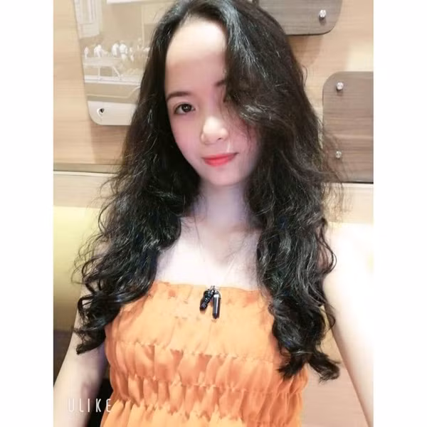 Điển hình nhiều bạn gái sở hữu trán "sân bay" đã chia sẻ những rắc rối của mình. Khoe ảnh trán dô than khổ, các bạn gái đã gặp rất nhiều người cùng cảnh ngộ, hóa ra, team trán dô lại đông đúc.