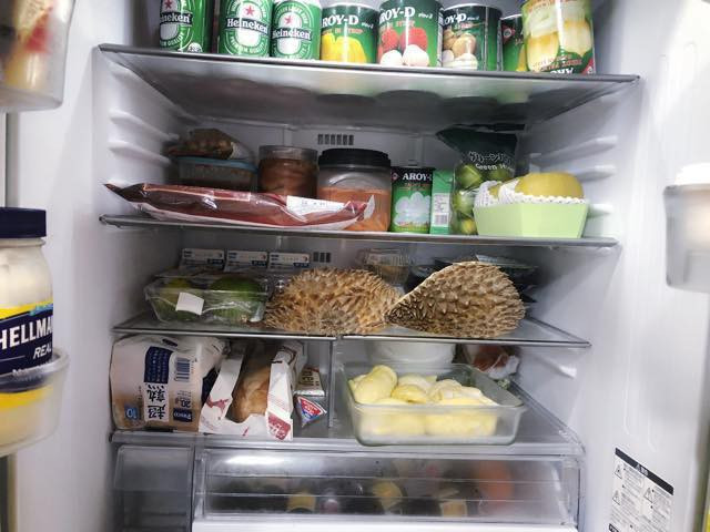 Còn nickname Quỳnh Anh Phạm cho biết: "Có lẽ sau vụ giận này ông chồng chắc cũng nghiện sầu riêng luôn quá. Nếu không chịu nổi chi bằng sống chung với bão, vậy là cũng qua vụ giận này, chị vợ có khi lại kiếm được luôn đồng minh nghiện sầu riêng ý chứ''.