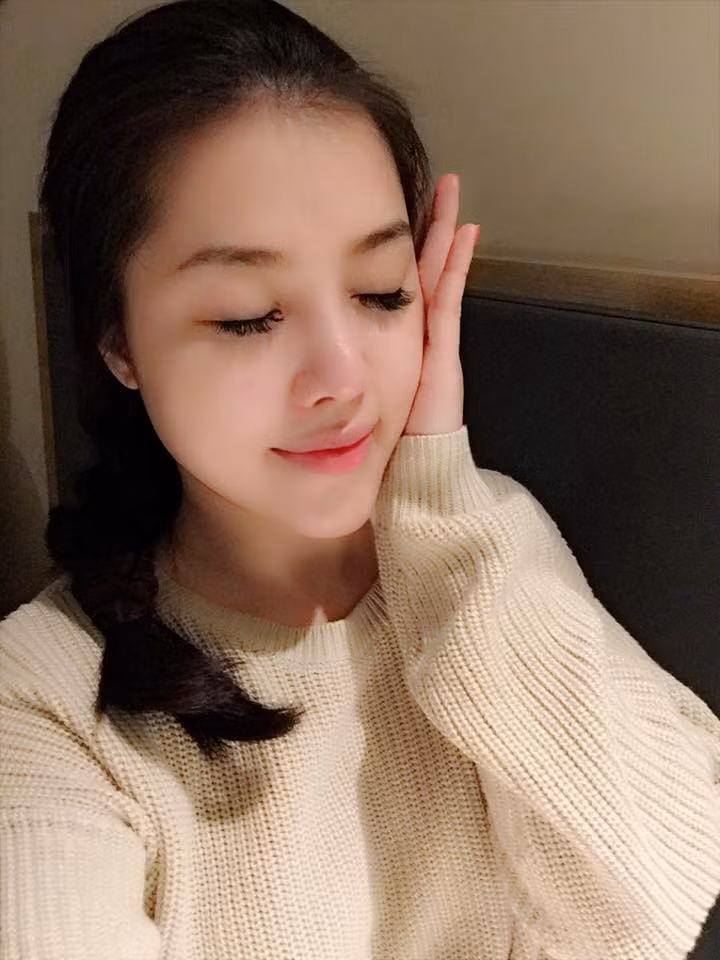 Làn da trắng cùng khuôn mặt dễ nhìn khiến Kim Thanh gây được thiện cảm ngay từ cái nhìn đầu tiên trong mắt mọi người.