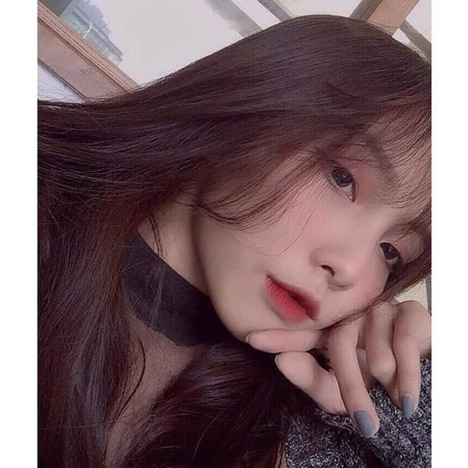 Đáng chú ý, trên trang cá nhân của mình, Thanh Hiền chú thích trong bức ảnh đến thăm Danh Trung tại Trung tâm huấn luyện thể thao Viettel: "Em là vậy đấy cứ nghĩ cái là đi thôi, gần 30 km chỉ để gặp nhau 15 phút. Trung nói chưa ai như em cả và em cũng chưa vì ai mà đi như vậy cả...".