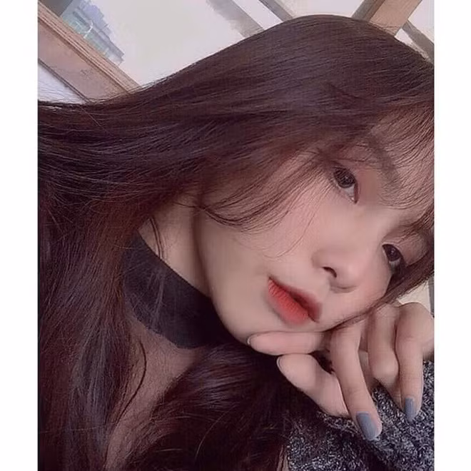 Đáng chú ý, trên trang cá nhân của mình, Thanh Hiền chú thích trong bức ảnh đến thăm Danh Trung tại Trung tâm huấn luyện thể thao Viettel: "Em là vậy đấy cứ nghĩ cái là đi thôi, gần 30 km chỉ để gặp nhau 15 phút. Trung nói chưa ai như em cả và em cũng chưa vì ai mà đi như vậy cả...".