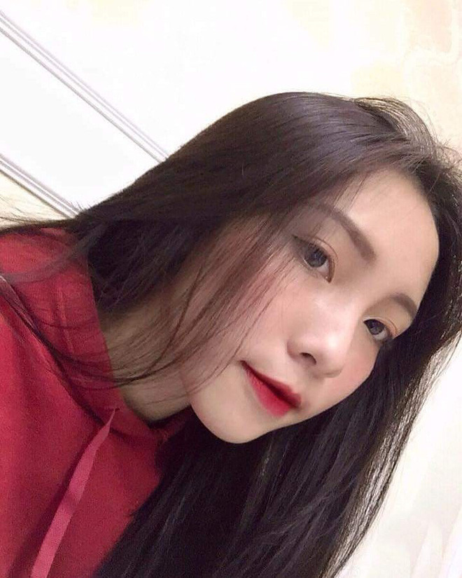 Với mái tóc dài và vóc dáng mảnh mai cùng phong cách ăn mặc thời trang, không ít người nhận xét rằng nhan sắc của Thanh Hiền chẳng thua kém hot girl Hàn Quốc là bao.