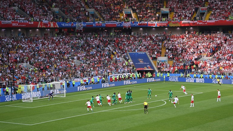 Ở những phút cuối trận mở màn World Cup, Ba Lan dồn lên nhằm tránh trận thua muối mặt trước "sư tử" Senegal, họ tạo ra rất nhiều cơ hội tuy nhiên bàn thắng thì vẫn quay lưng với "đại bằng trắng".