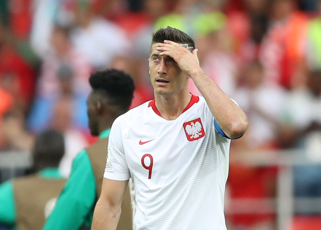 Thua đau 2 bàn, Ba Lan thi đấu càng thêm lúng túng. Mặc dù vậy họ cũng có được 1 bàn gỡ nhờ pha đánh đầu đẳng cấp của Krychowiak phút 86.