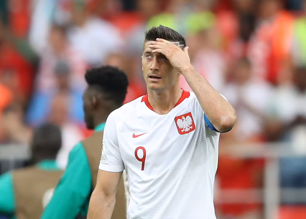 Thua đau 2 bàn, Ba Lan thi đấu càng thêm lúng túng. Mặc dù vậy họ cũng có được 1 bàn gỡ nhờ pha đánh đầu đẳng cấp của Krychowiak phút 86.