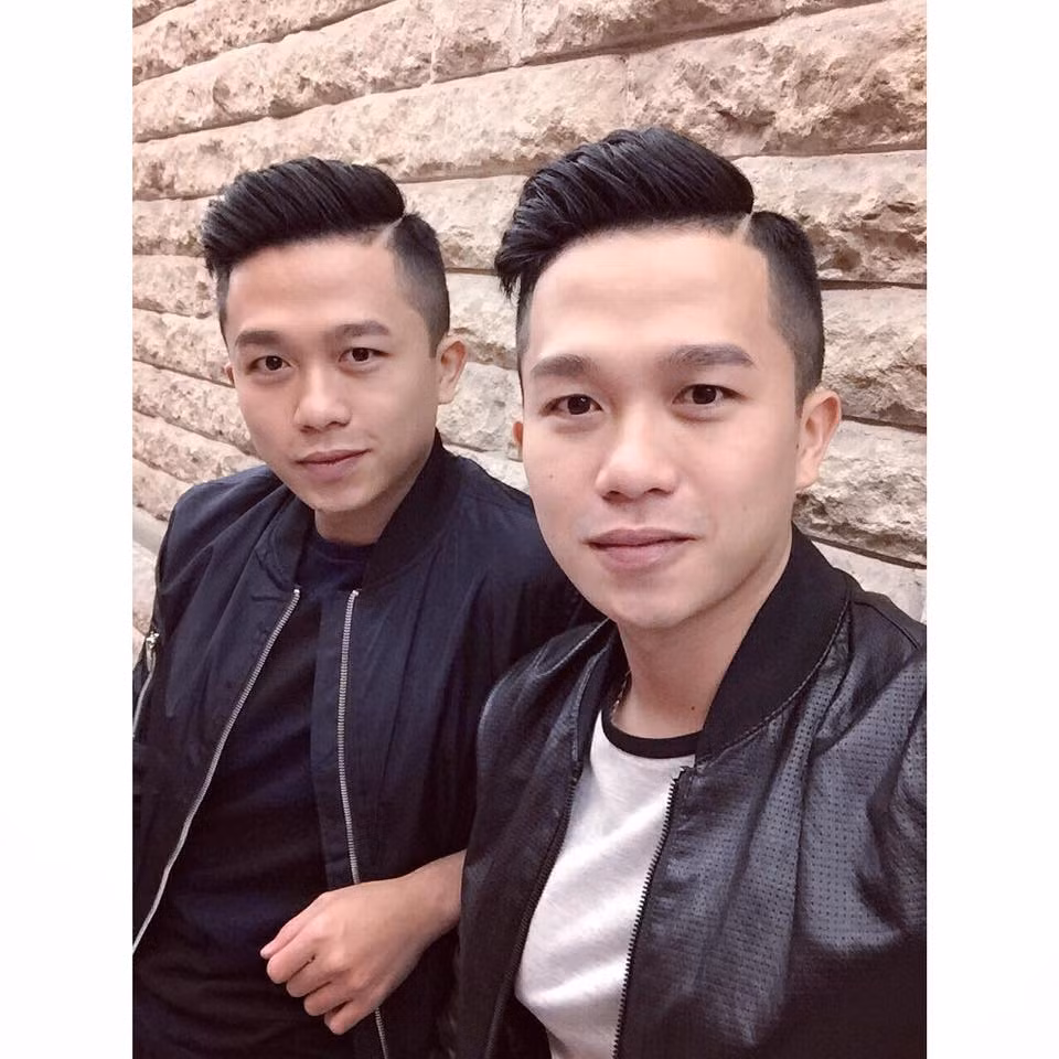 Ngoài ngoại hình, hai anh chàng này có nhiều sở thích tương đồng, đặc biệt là sở thích mặc đồ đôi. Chính vì vậy không ít lần cặp song sinh này rơi vào những câu chuyện bi hài đáng nhớ.