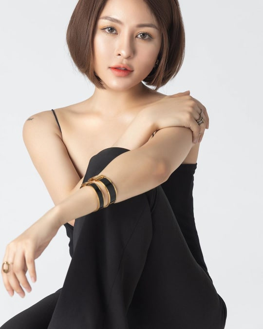 Sau lùm xùm về việc lộ clip nóng hồi tháng 4/2019, mới đây hot girl Trâm Anh tái xuất MXH trong vai trò mới cùng với đó là những hình ảnh khiến nhiều người phải bàn tán.