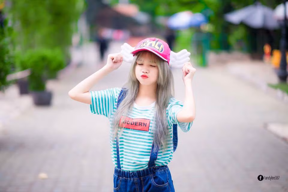 Trên trang cá nhân cả Thanh Hồng chính những hình ảnh màu mè và những hình xăm của cô gái trẻ này vẫn liên tục được cô đăng tải và đã nhận được khá nhiều lượt like và chia sẻ.