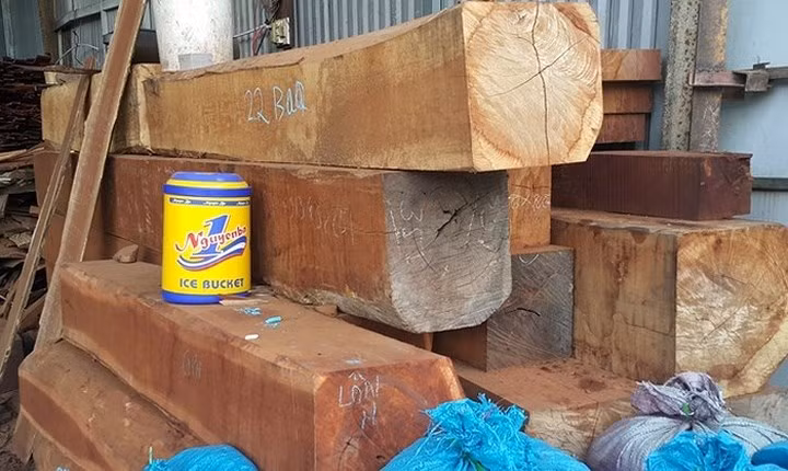 Ngoài việc bắt giữ Phượng “râu”, Cơ quan điều tra cũng đang tiến hành tạm giữ 2 đối tượng khác là đàn em thân tín của Phượng “râu” để điều tra, làm rõ. (ảnh: Công an nhân dân)