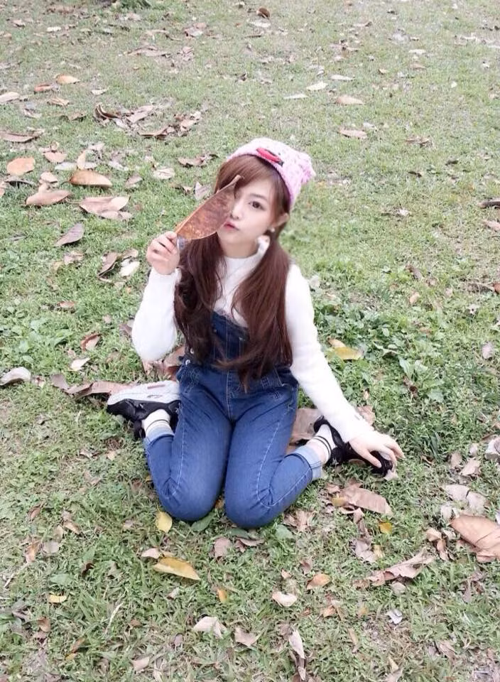 Bẵng đi sau hơn hai năm, trên trang thông tin của Trung Quốc lại tiếp tục chia sẻ những hình ảnh hiện tại của cô nàng nhân viên bán bánh ngày nào từng gây bão cộng đồng mạng.