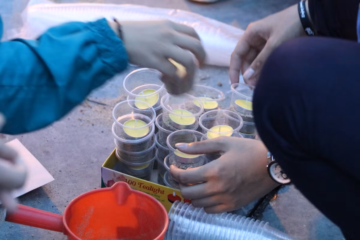 Không chỉ có việc thắp sáng đôi bờ Thạch Hãn, các bạn trẻ thuộc đoàn thanh niên TP Quảng Trị cũng góp phần không nhỏ vào chương trình hướng về những chiến sĩ cách mạng đã ngã xuống vì nền độc lập của tổ quốc.